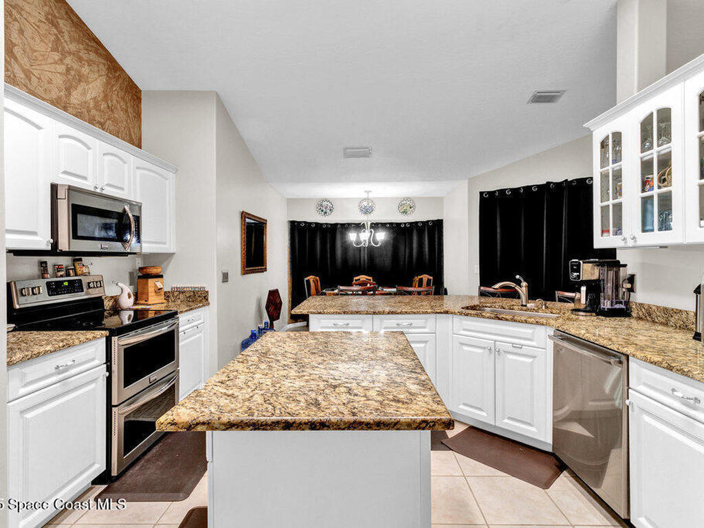 9275 100th Avenue, Vero Beach, FL 32967