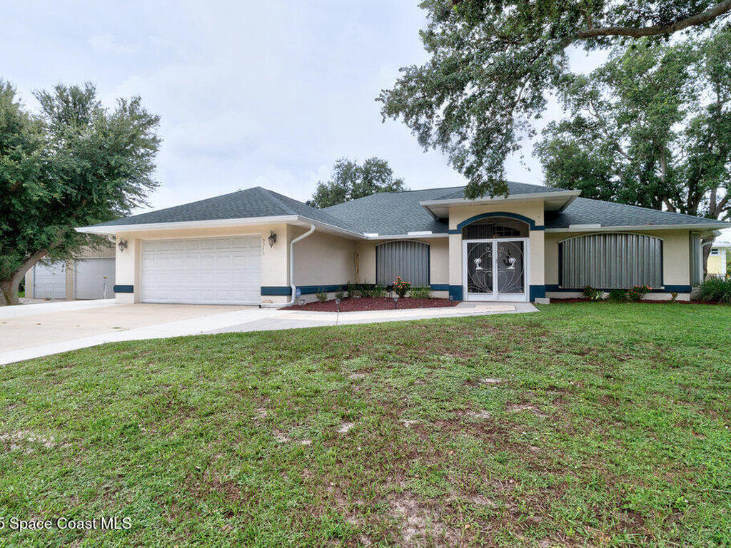 9275 100th Avenue, Vero Beach, FL 32967