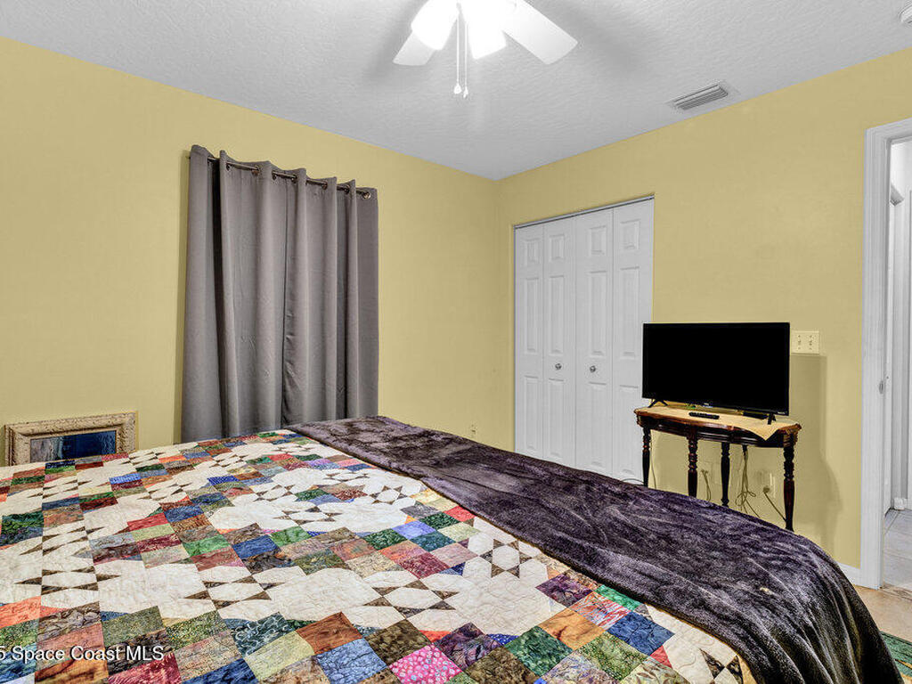 9275 100th Avenue, Vero Beach, FL 32967