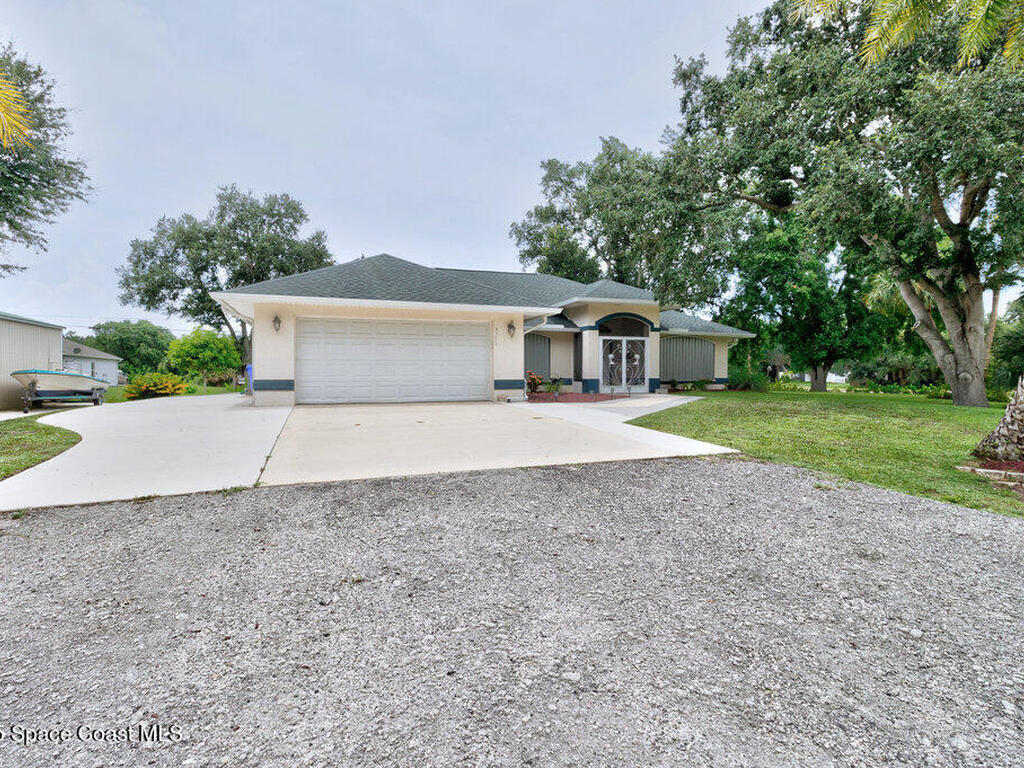 9275 100th Avenue, Vero Beach, FL 32967
