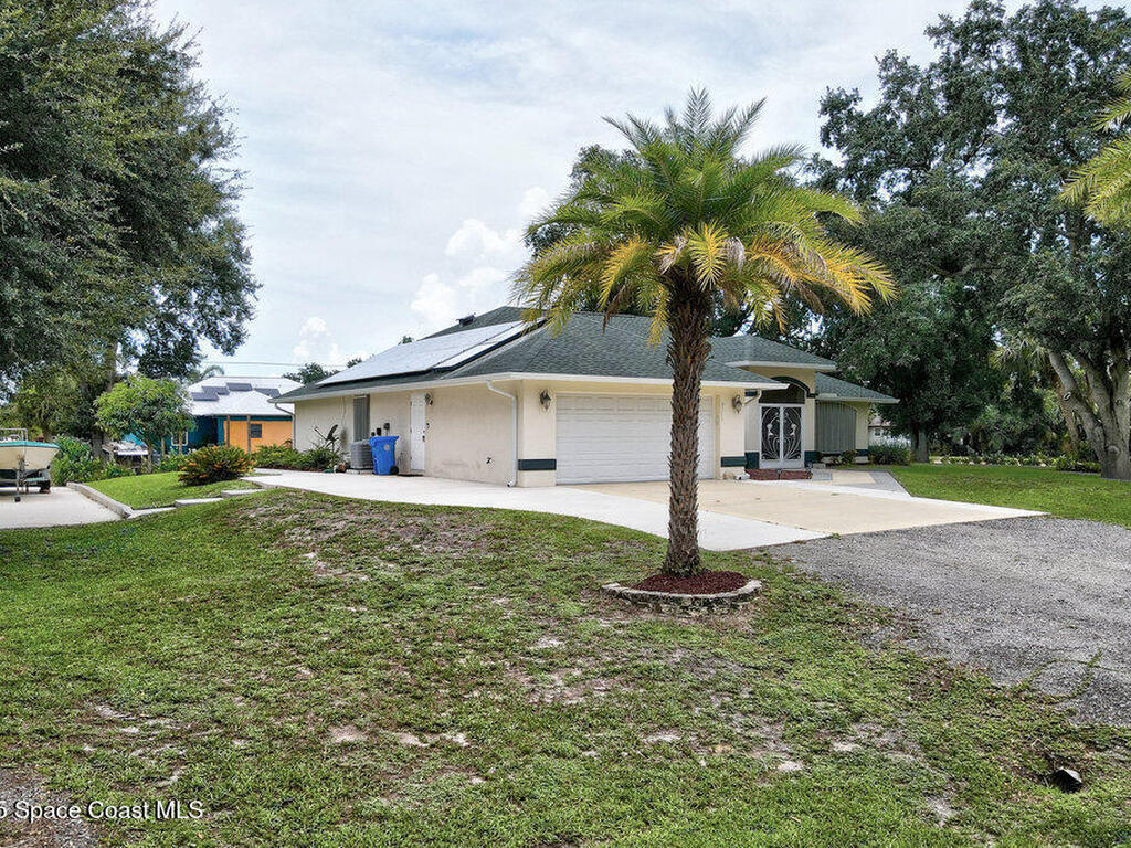 9275 100th Avenue, Vero Beach, FL 32967