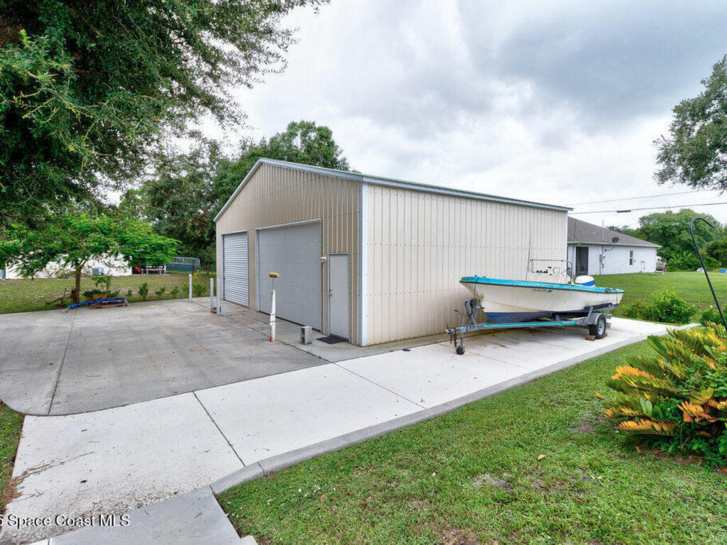 9275 100th Avenue, Vero Beach, FL 32967