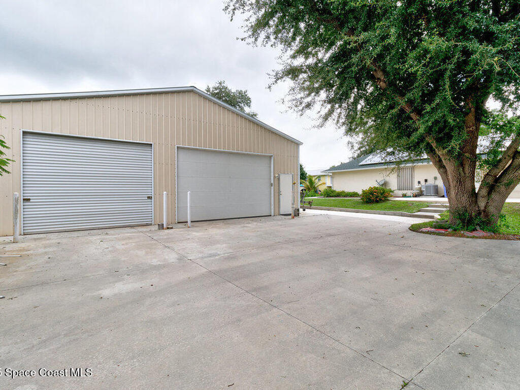 9275 100th Avenue, Vero Beach, FL 32967