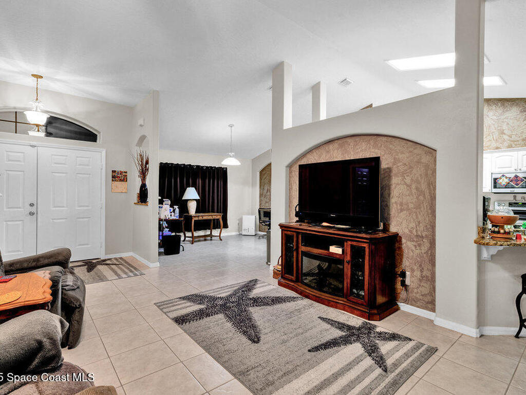 9275 100th Avenue, Vero Beach, FL 32967