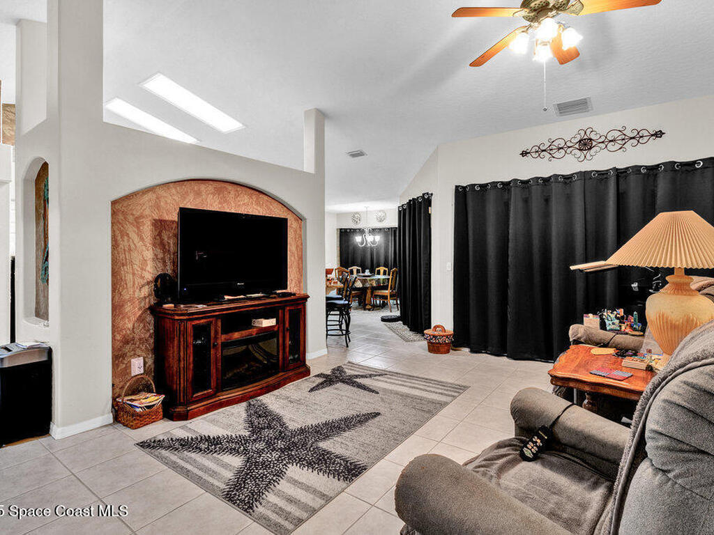 9275 100th Avenue, Vero Beach, FL 32967