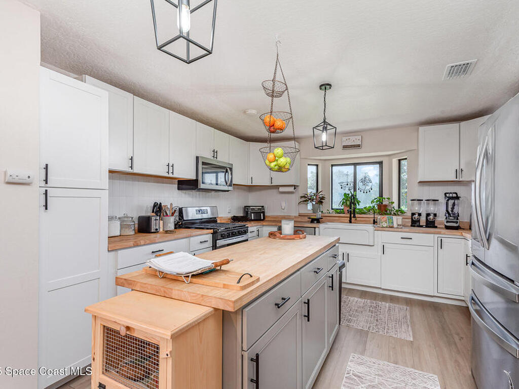 3310 Grantline Road, Mims, FL 32754