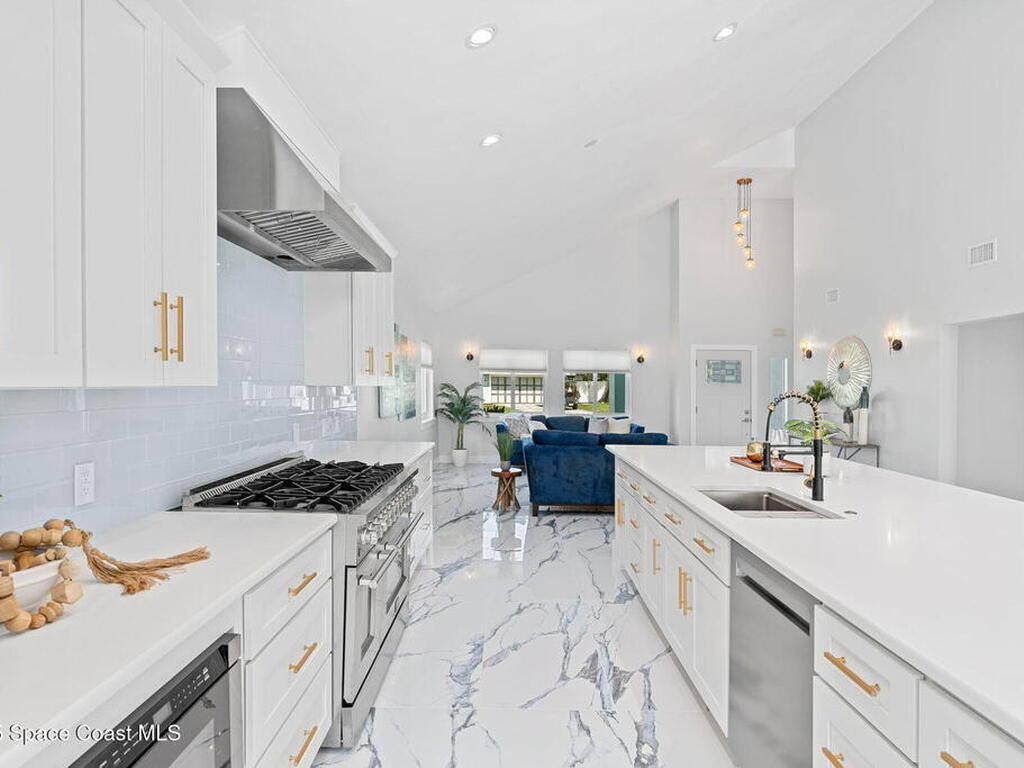 398 Riverview Lane, Melbourne Beach, FL 32951