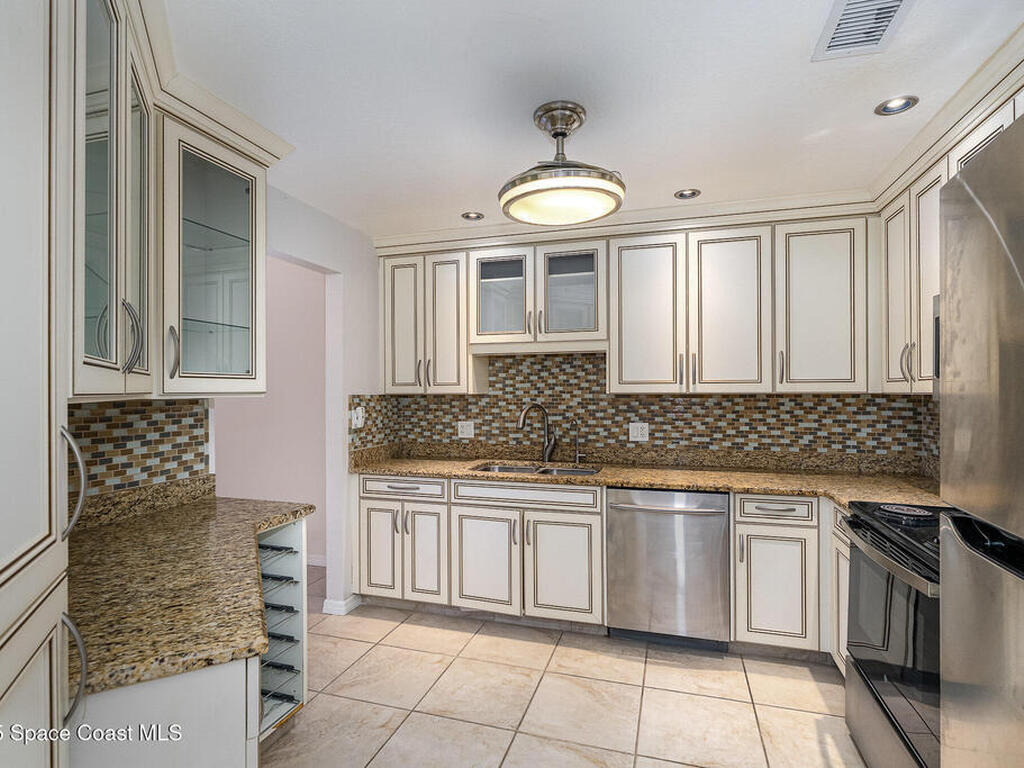 695 Greenwood Manor Circle, West Melbourne, FL 32904