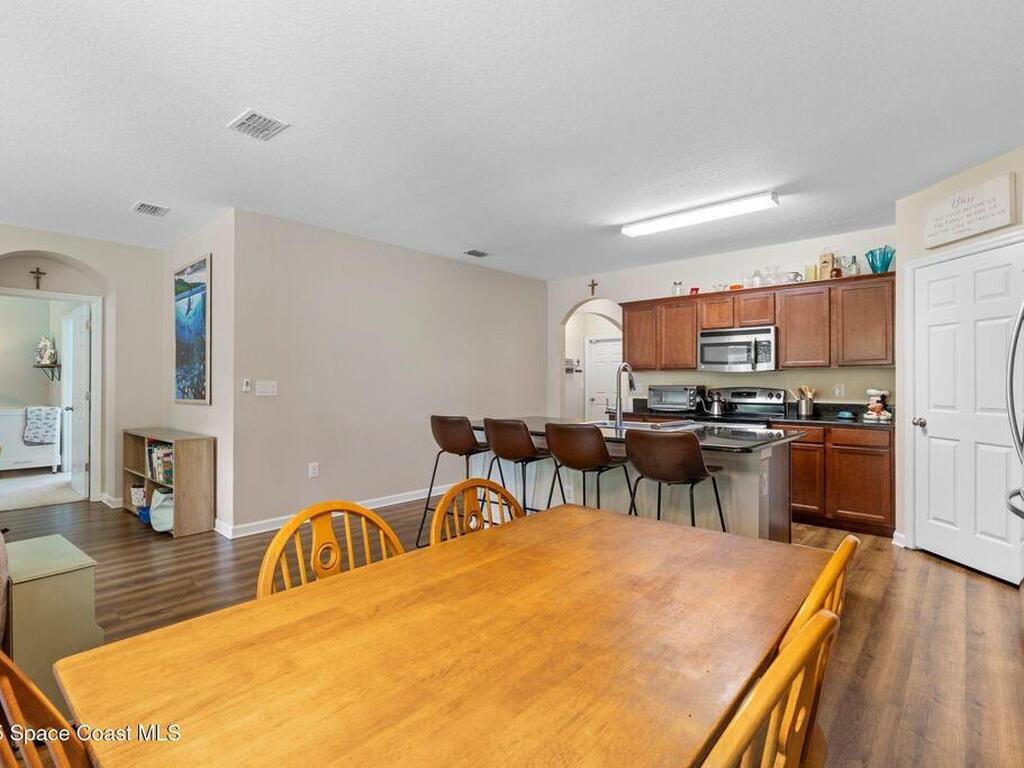 1327 Lexington Square, Vero Beach, FL 32962