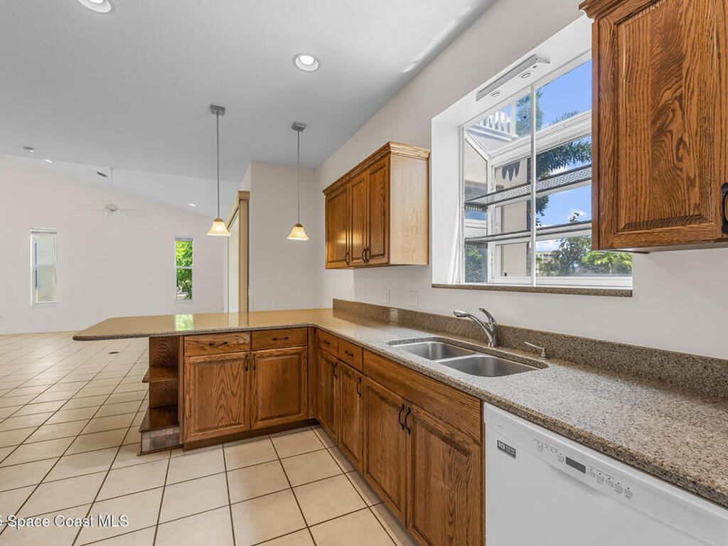 805 W Central Boulevard, Cape Canaveral, FL 32920