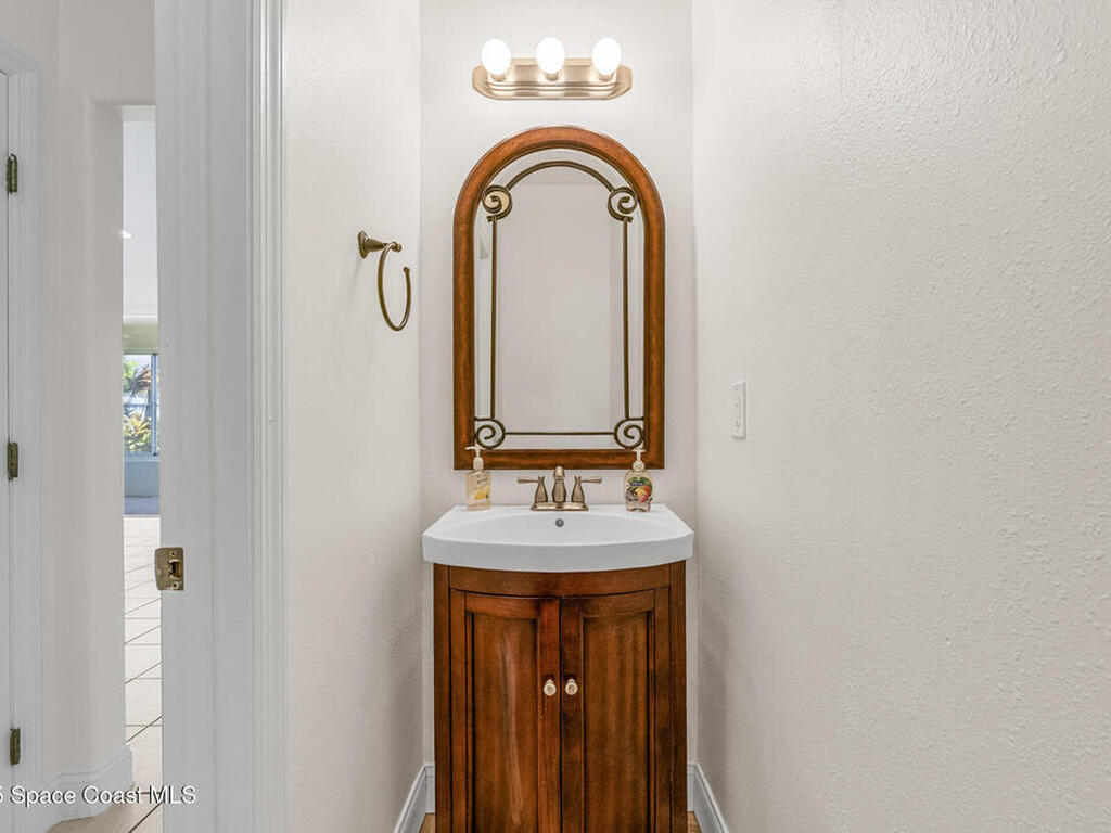 805 W Central Boulevard, Cape Canaveral, FL 32920