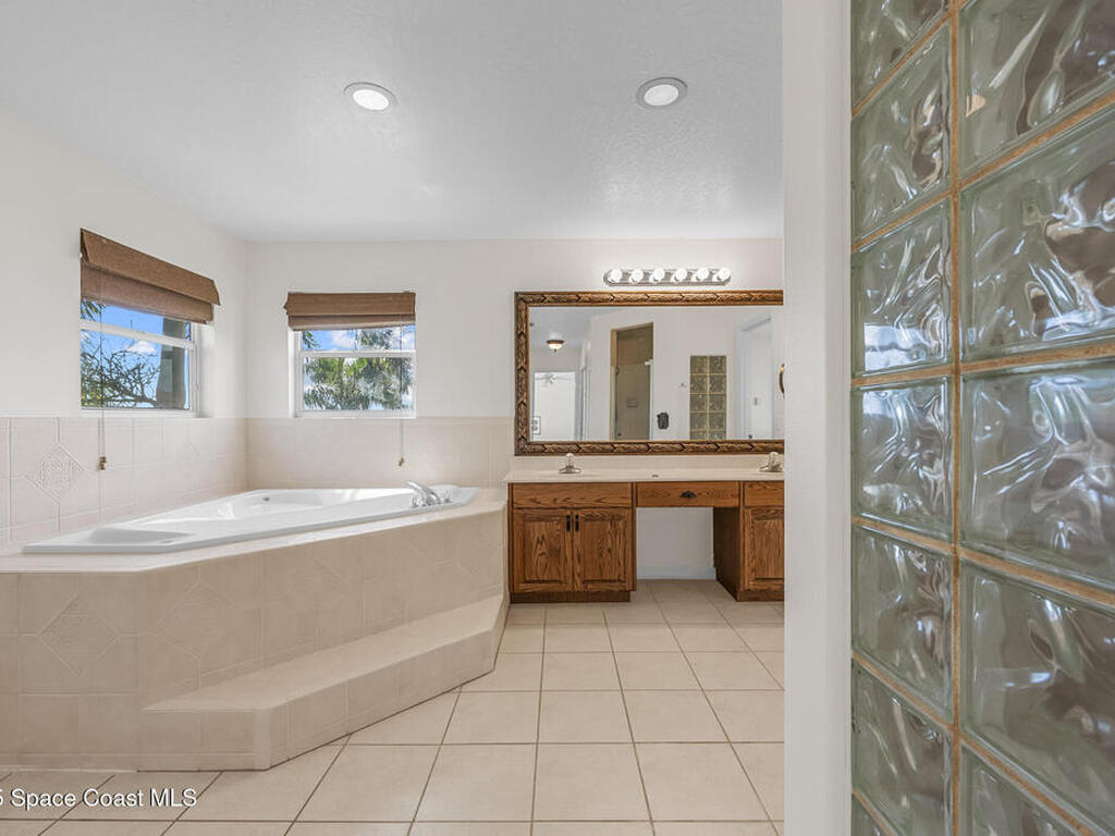 805 W Central Boulevard, Cape Canaveral, FL 32920