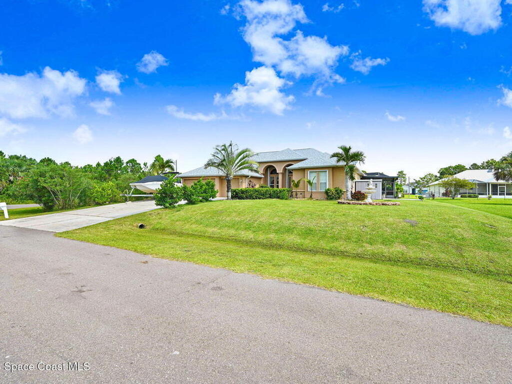 393 Farley Street, Palm Bay, FL 32908