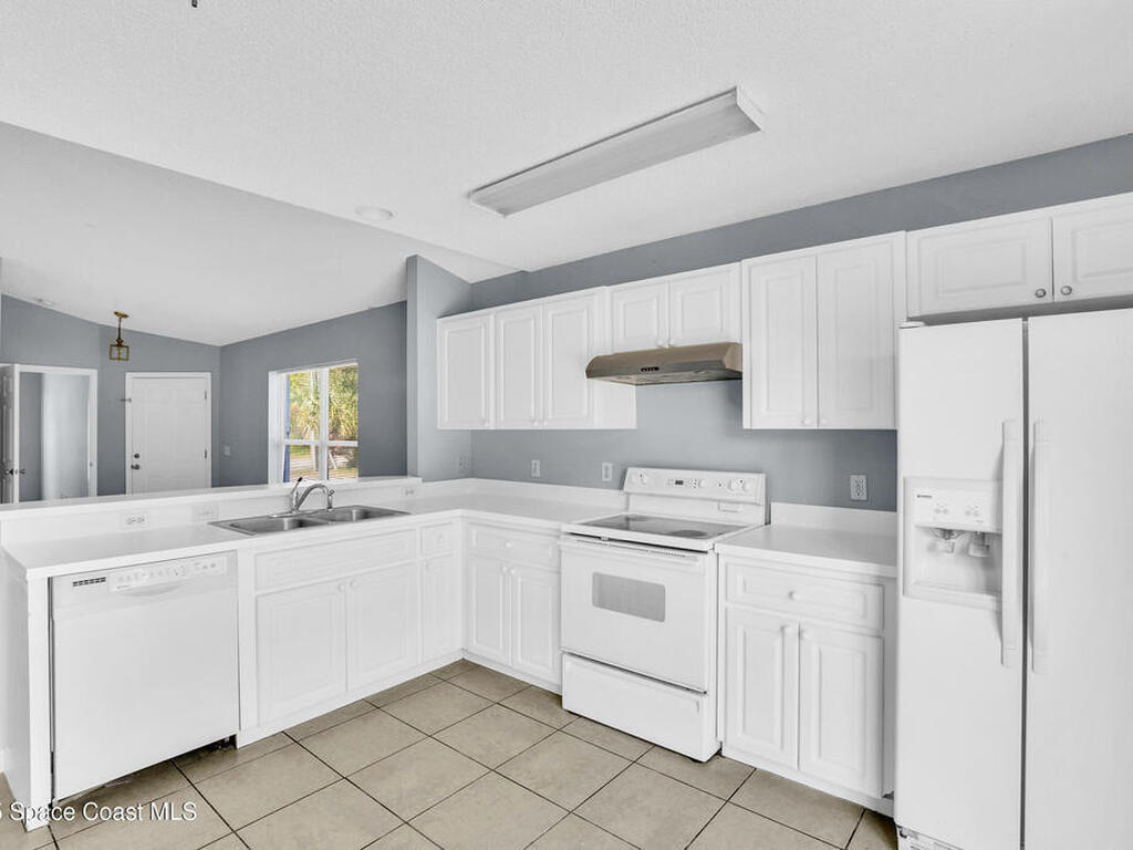 706 Wisteria Avenue, Fort Pierce, FL 34982