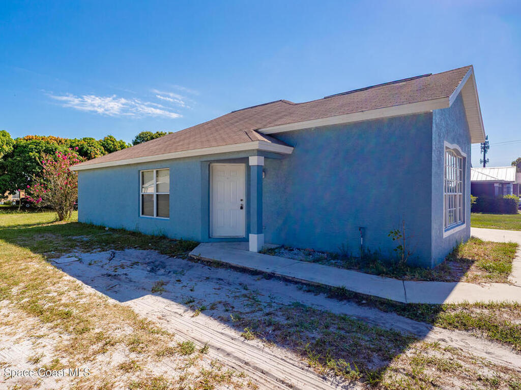 706 Wisteria Avenue, Fort Pierce, FL 34982