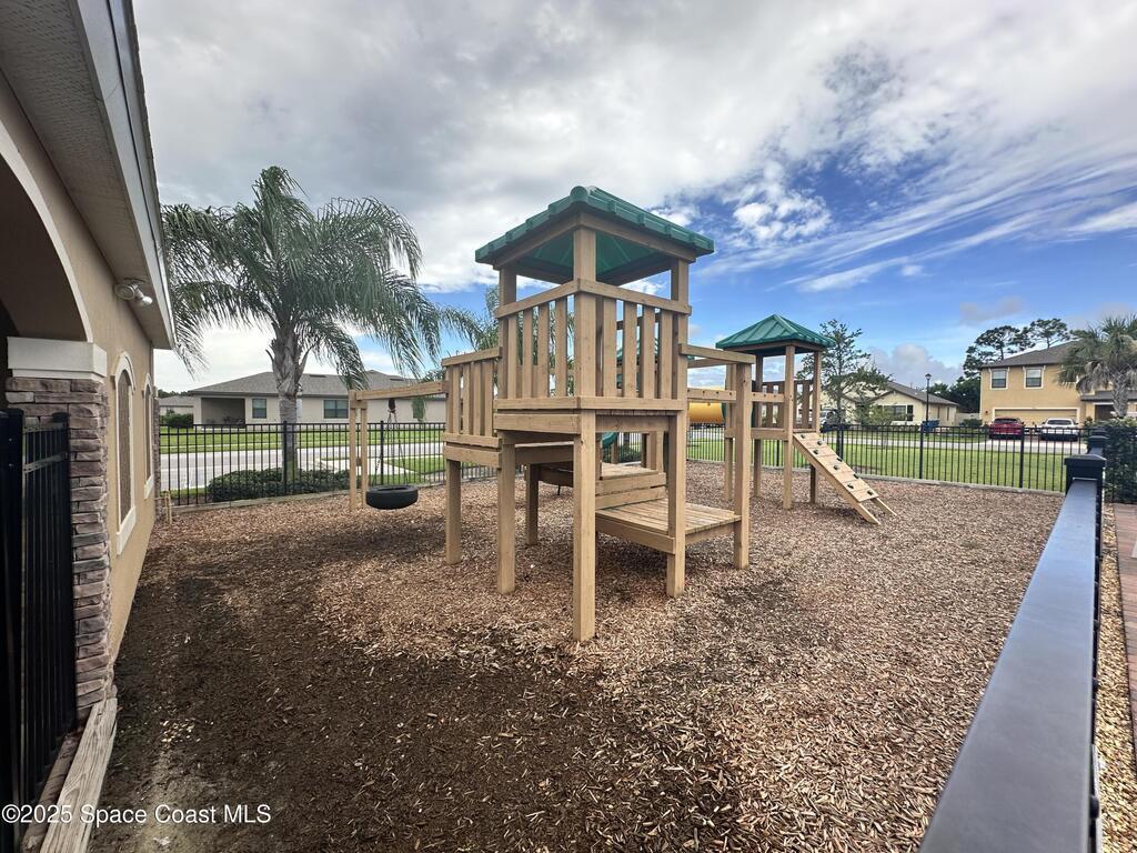939 Remington Green Drive, Palm Bay, FL 32909