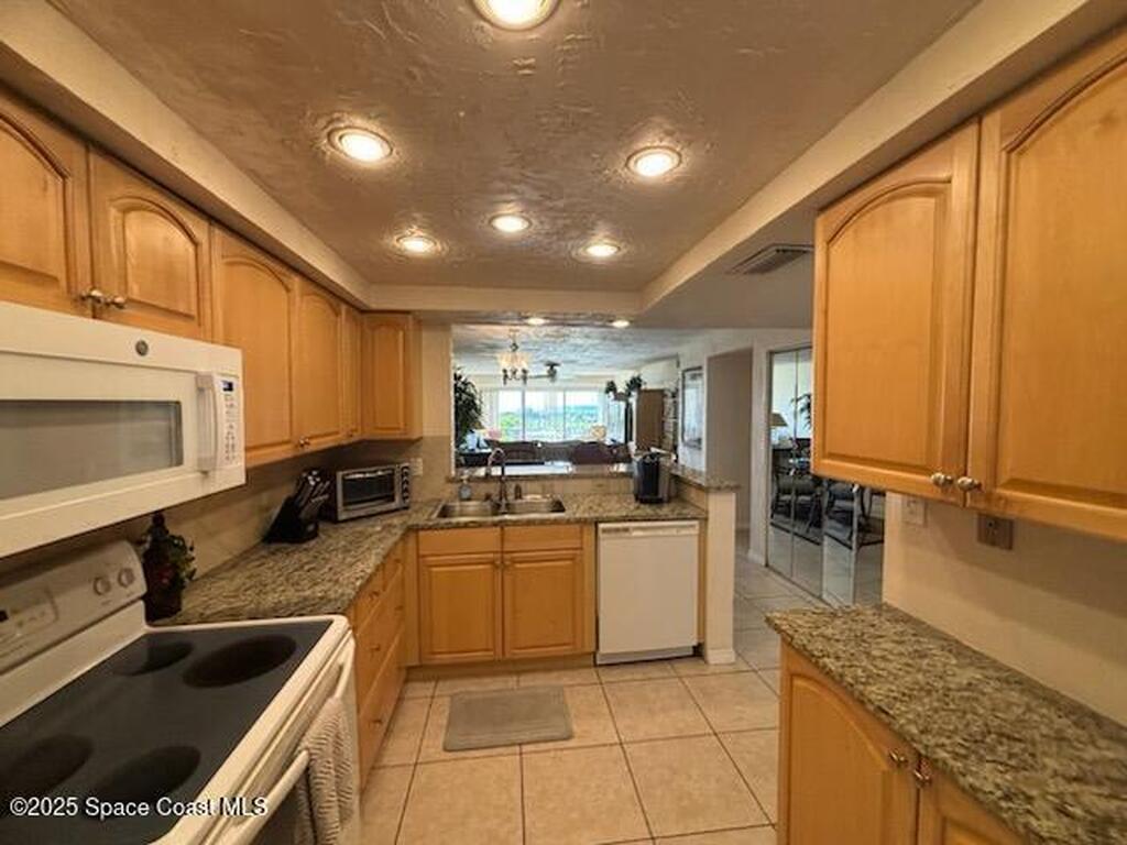 1305 S Atlantic Avenue, Cocoa Beach, FL 32931