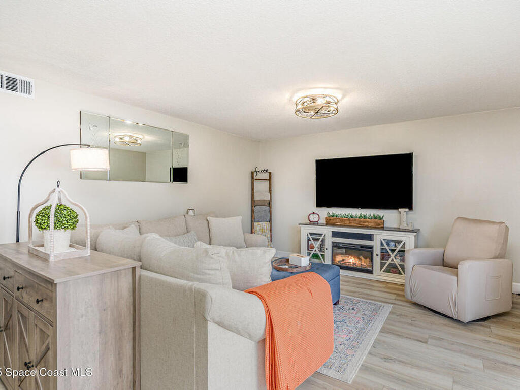 594 N Wickham Road, Melbourne, FL 32935