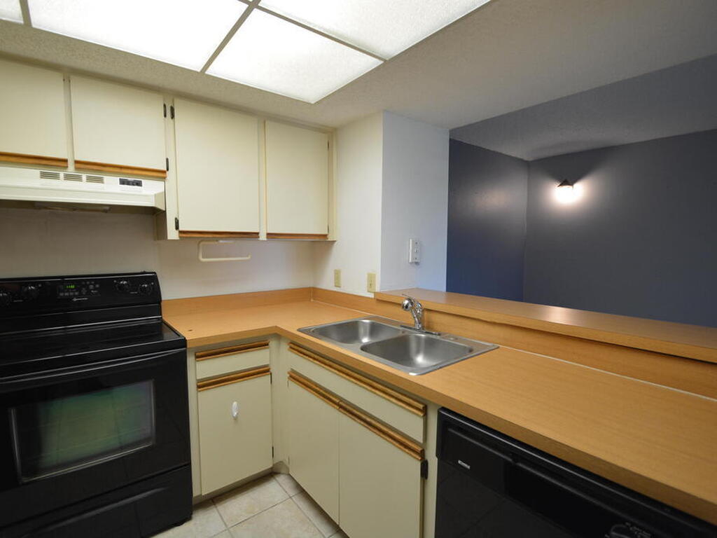 915 Sonesta Avenue, Palm Bay, FL 32905