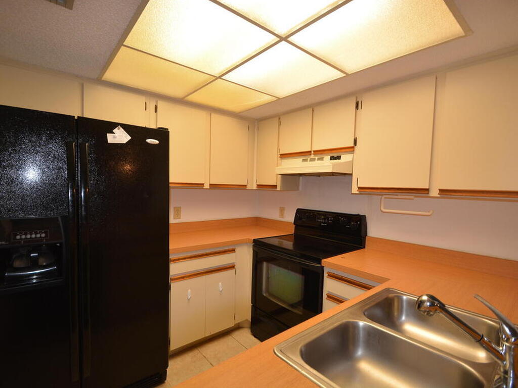 915 Sonesta Avenue, Palm Bay, FL 32905