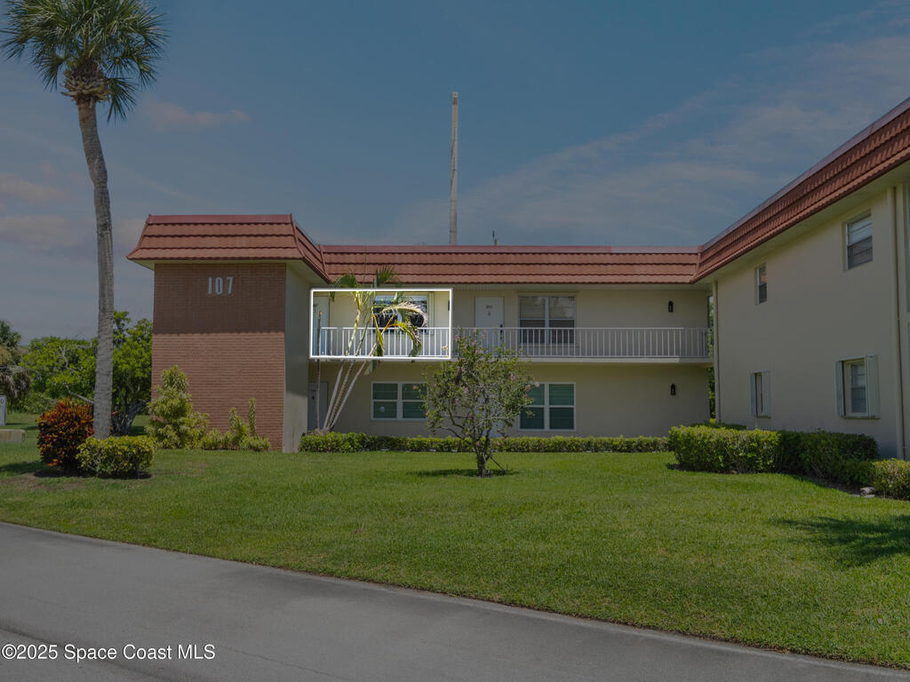 107 Springlake Court, Vero Beach, FL 32962