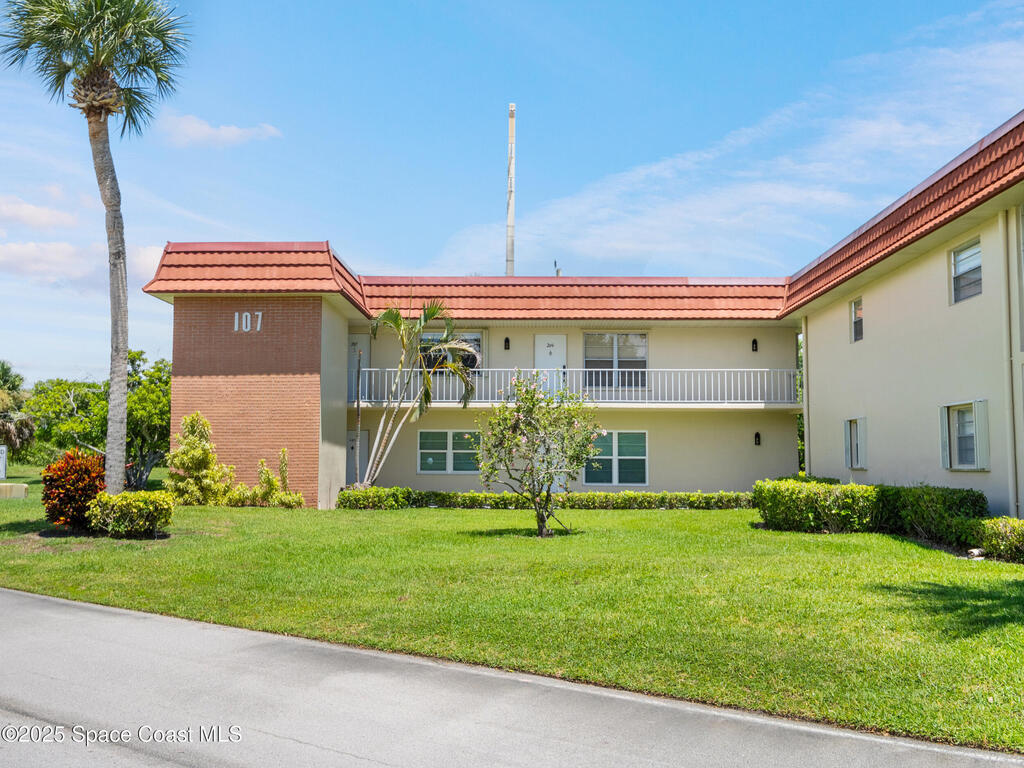 107 Springlake Court, Vero Beach, FL 32962