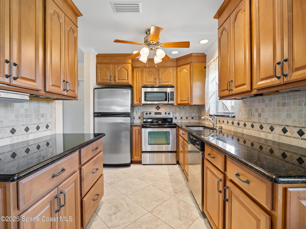 107 Springlake Court, Vero Beach, FL 32962