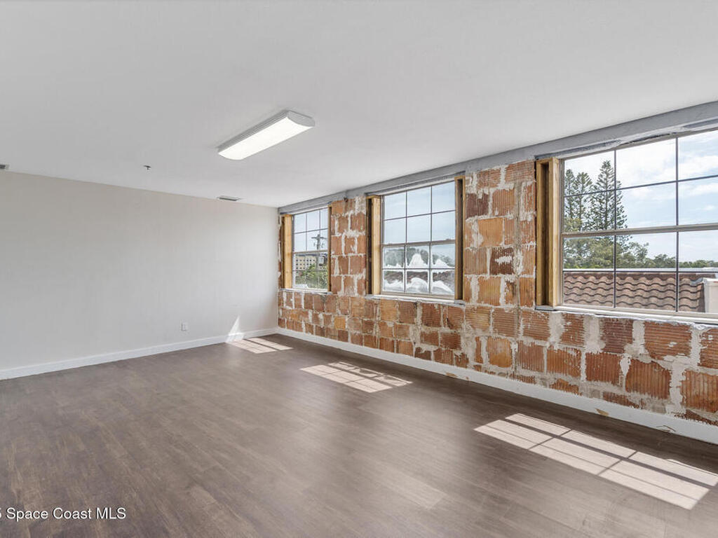 909 E New Haven Avenue, Melbourne, FL 32901