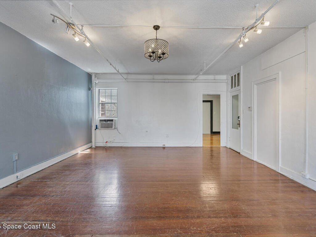 909 E New Haven Avenue, Melbourne, FL 32901