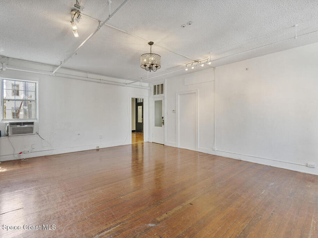 909 E New Haven Avenue, Melbourne, FL 32901