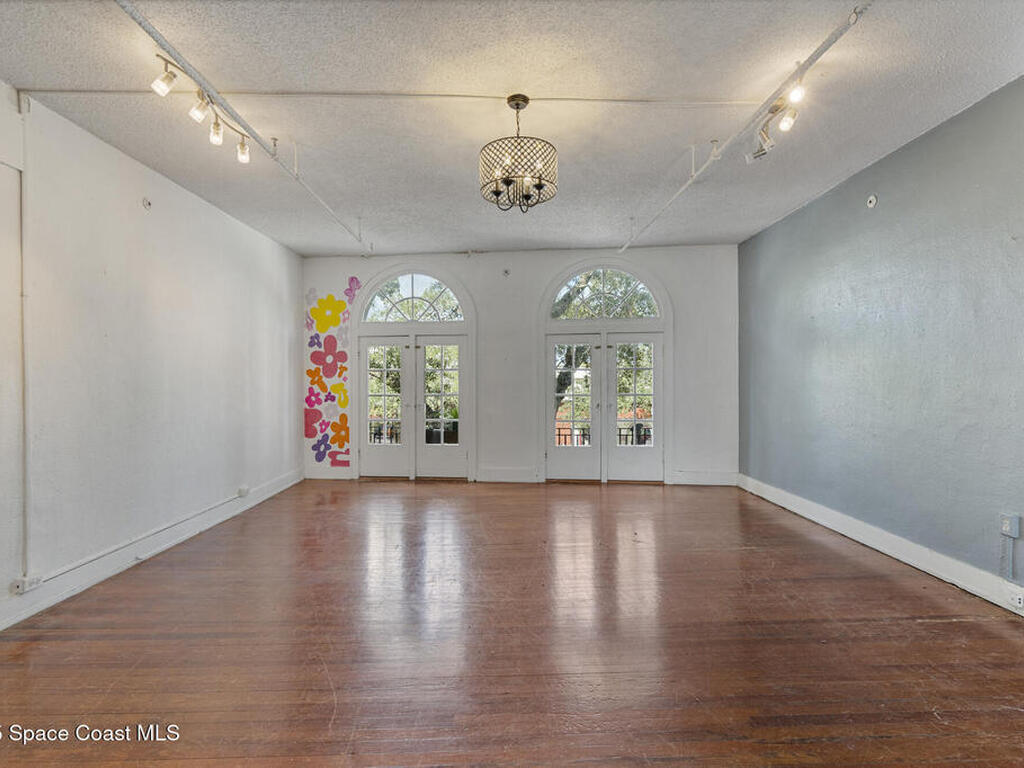 909 E New Haven Avenue, Melbourne, FL 32901