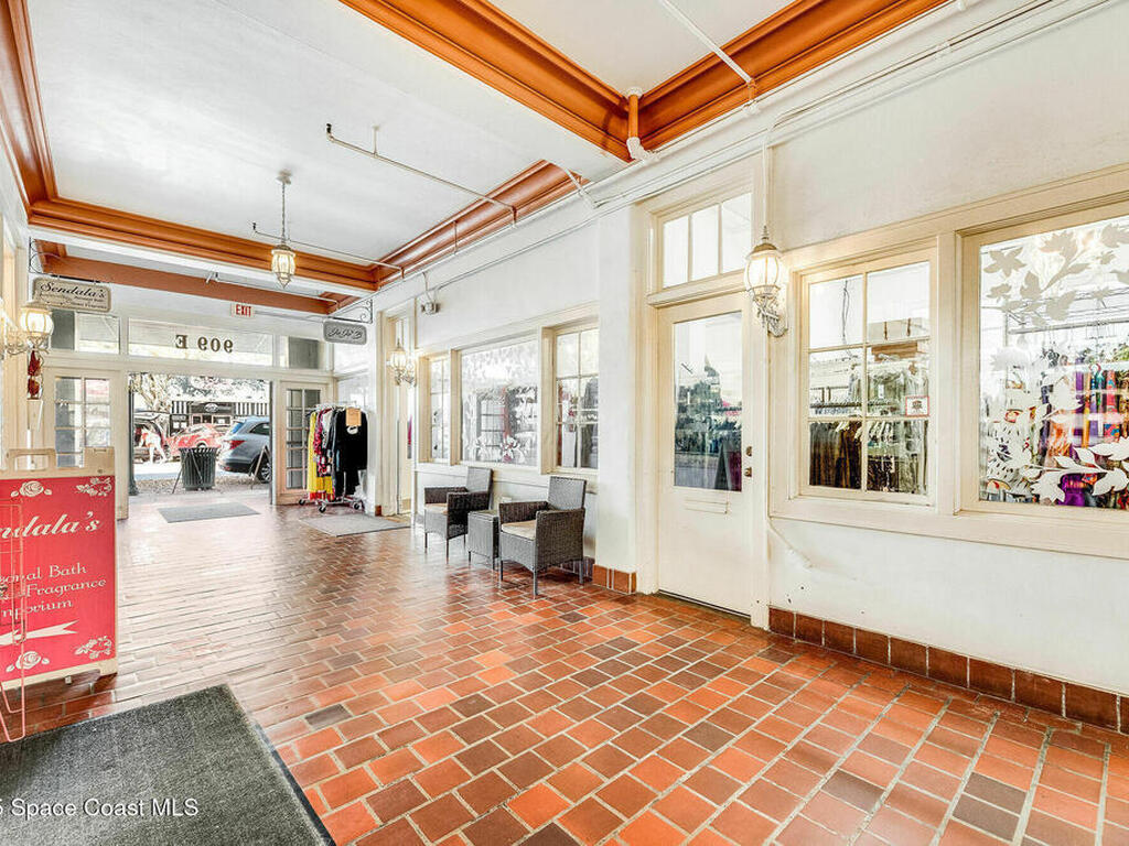 909 E New Haven Avenue, Melbourne, FL 32901