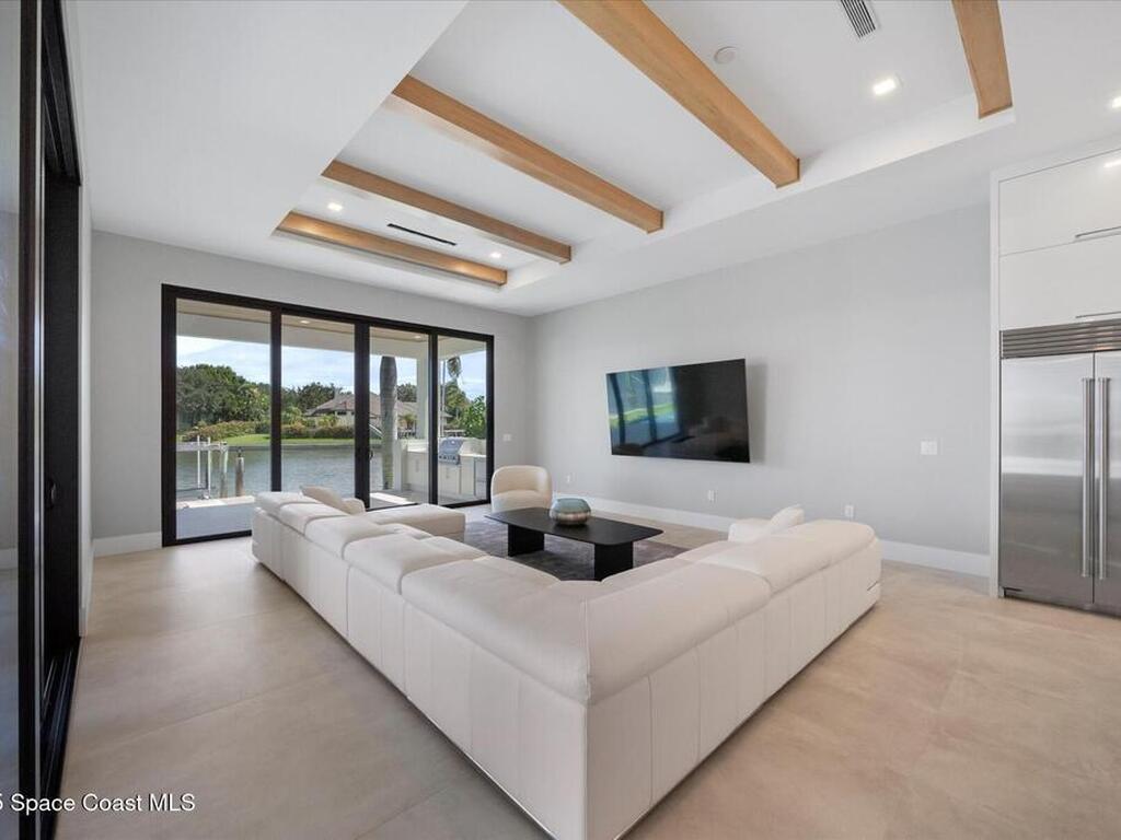 1806 Mooringline Drive, Vero Beach, FL 32963