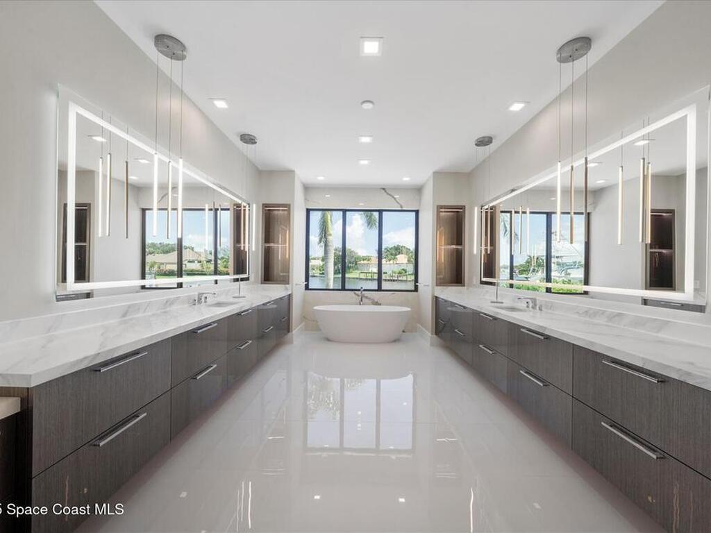 1806 Mooringline Drive, Vero Beach, FL 32963