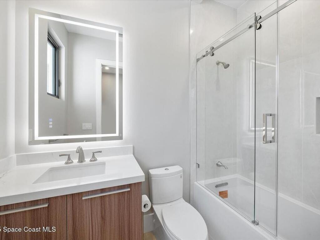 1806 Mooringline Drive, Vero Beach, FL 32963