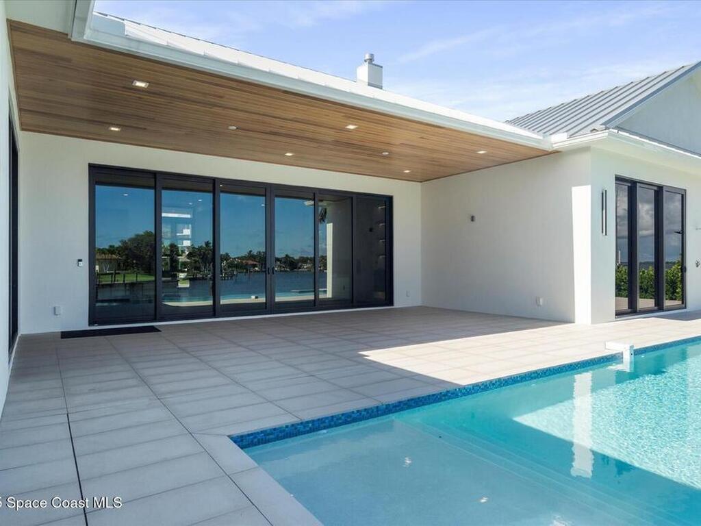 1806 Mooringline Drive, Vero Beach, FL 32963