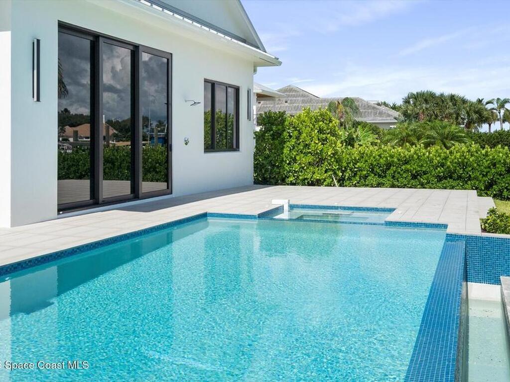 1806 Mooringline Drive, Vero Beach, FL 32963