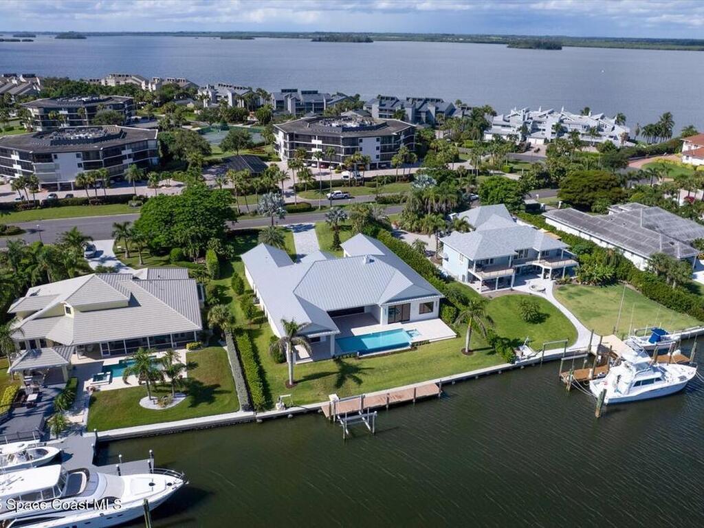 1806 Mooringline Drive, Vero Beach, FL 32963