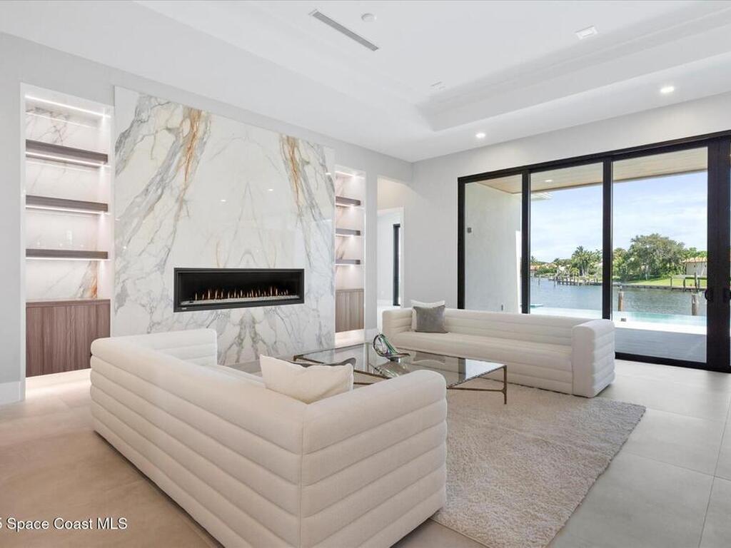 1806 Mooringline Drive, Vero Beach, FL 32963