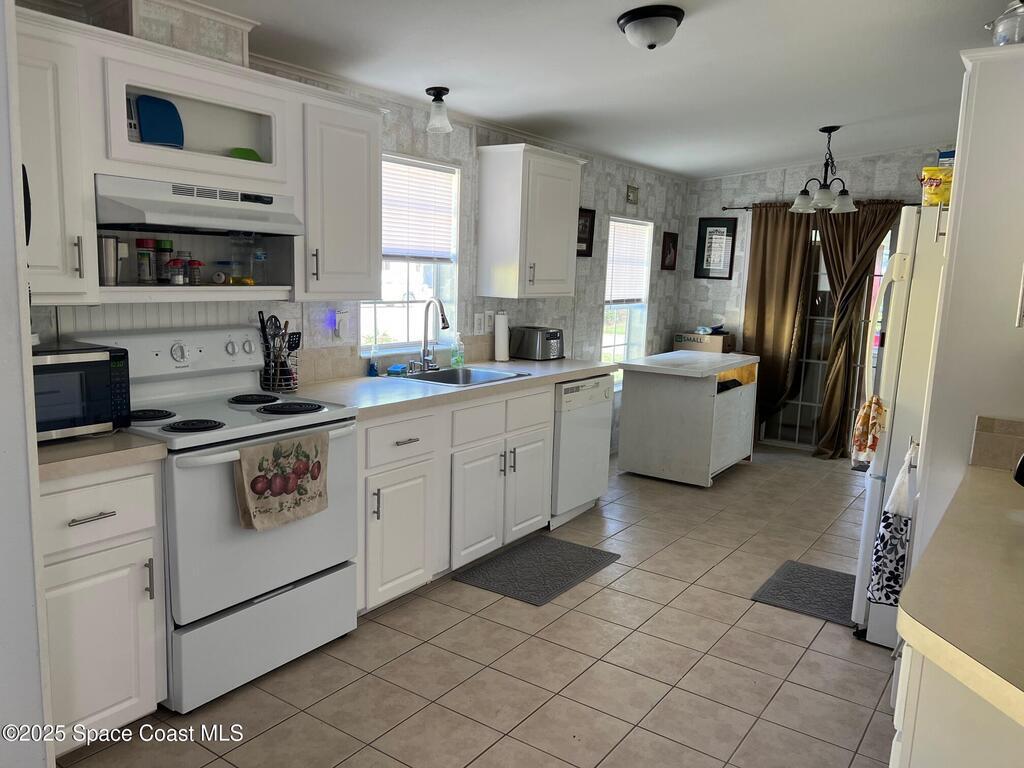 835 Vireo Drive, Barefoot Bay, FL 32976