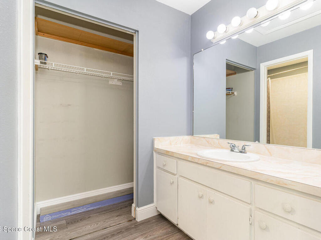 1040 Abada Court, Palm Bay, FL 32905