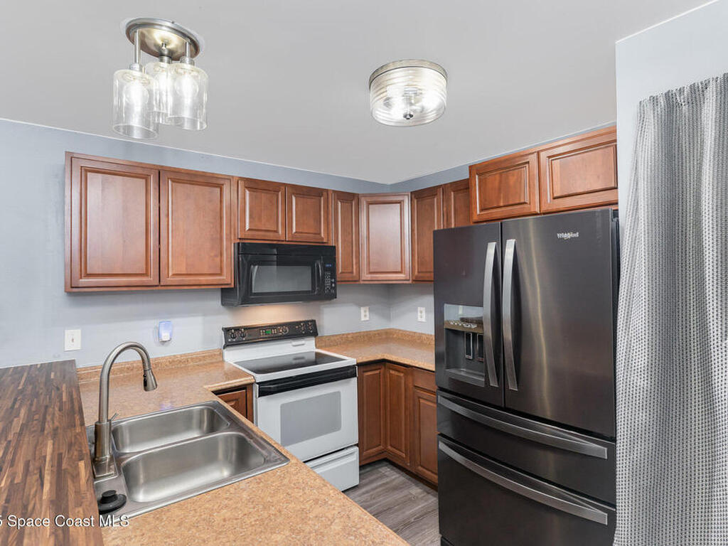 1040 Abada Court, Palm Bay, FL 32905