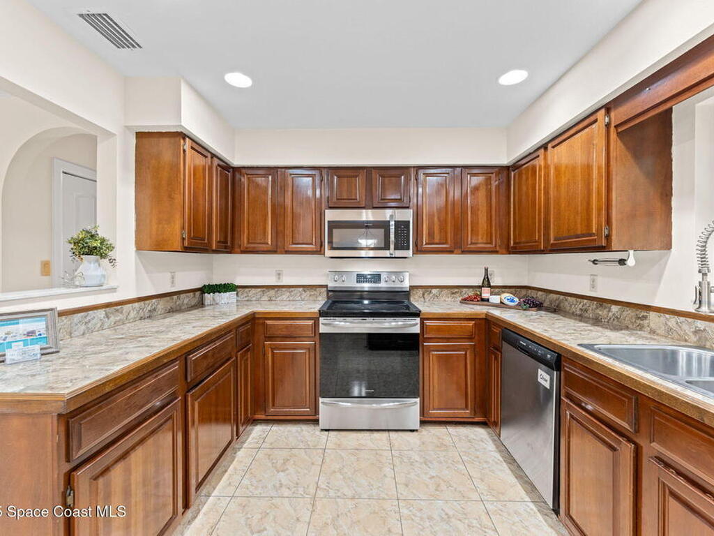 2175 Lacourt Lane, Malabar, FL 32950