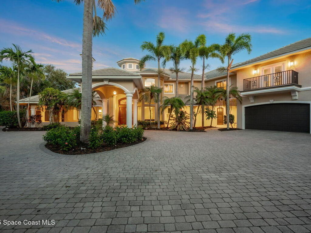 154 Lansing Island Drive, Indian Harbour Beach, FL 32937