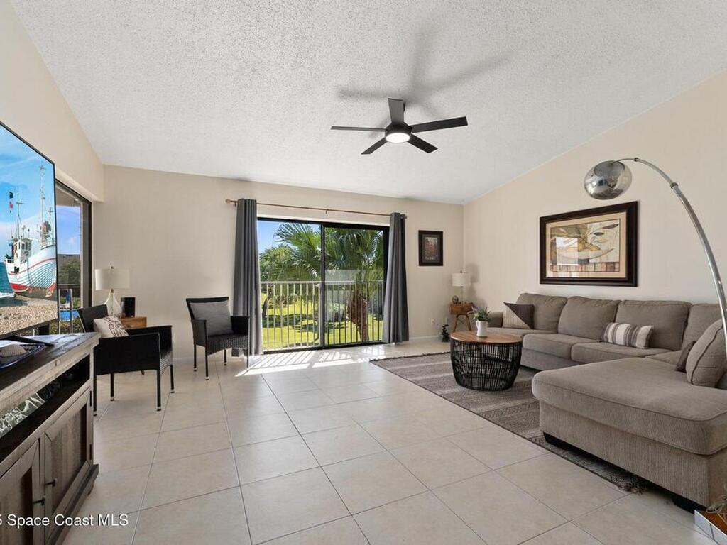 3212 S Lakeview Circle, Fort Pierce, FL 34949