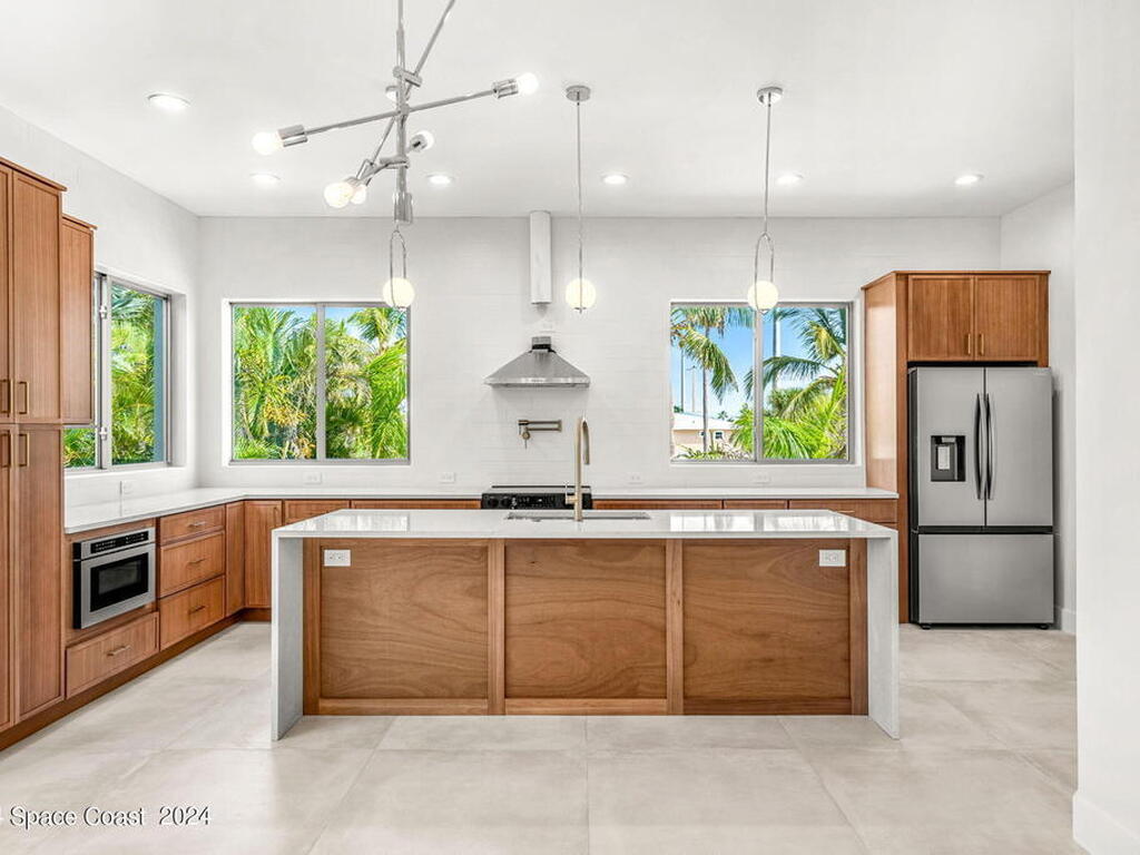 105 Tenth Avenue, Indialantic, FL 32903