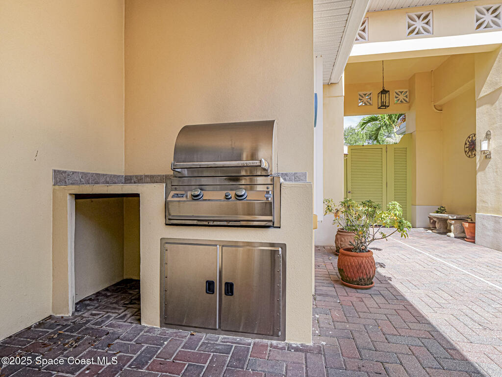 5837 Pine Ridge Circle, Vero Beach, FL 32967