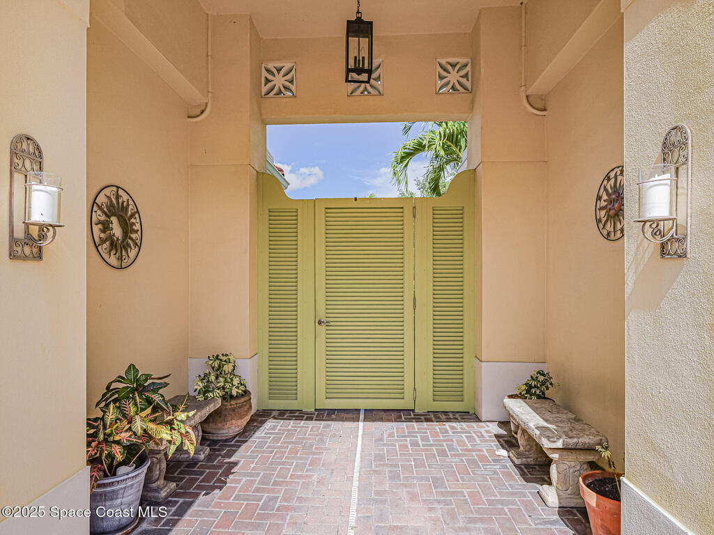 5837 Pine Ridge Circle, Vero Beach, FL 32967