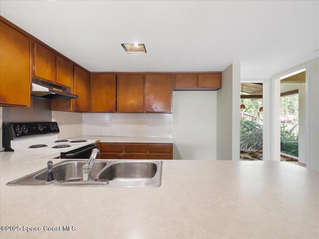 1907 N Carpenter Road, Titusville, FL 32796