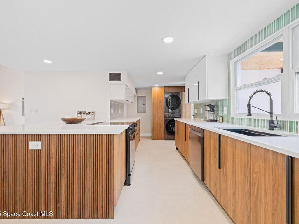 877 Sunset Drive, Melbourne, FL 32935